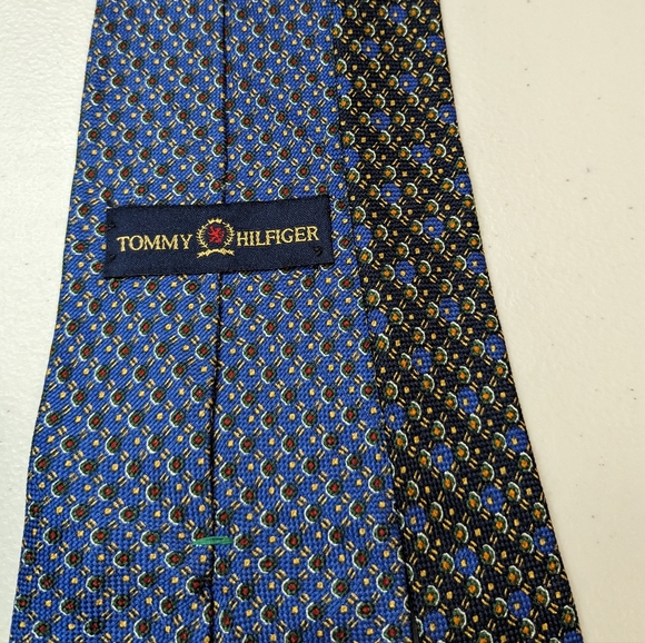 Vintage Two Tone Tommy Hilfigler silk tie. - Picture 4 of 5